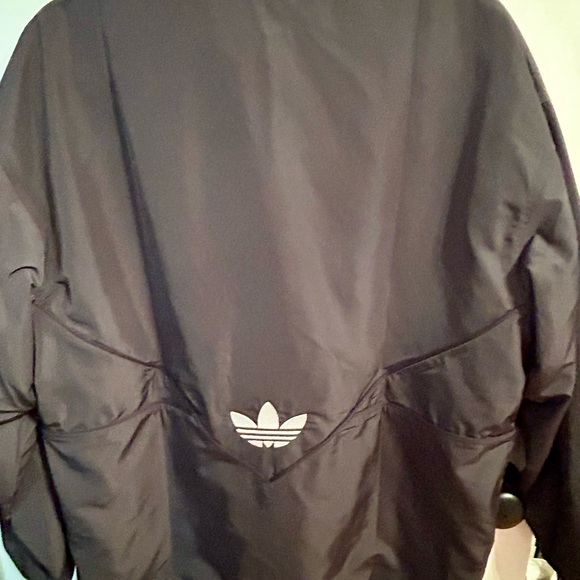 Lightweight windbreaker - Picture 2 of 3